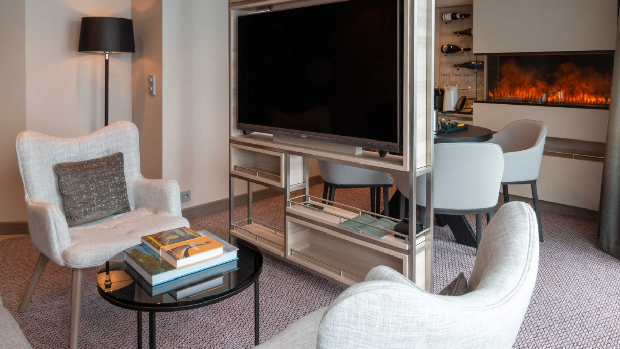 Hurtigruten - MS Fridtjof Nansen - Expedition Suite XL Suite MB 1.png